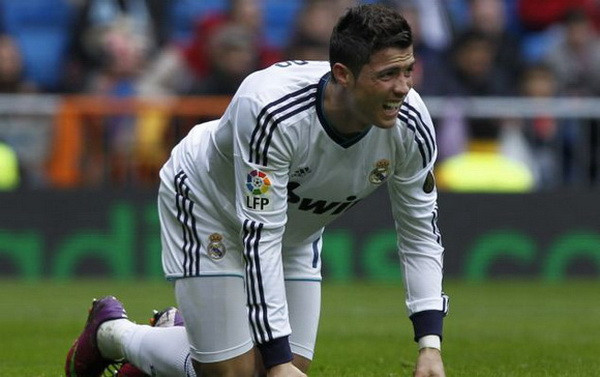 Tin 15/4: Van Persie khoe thể lực, Ronaldo phải ngồi ngoài ảnh 1