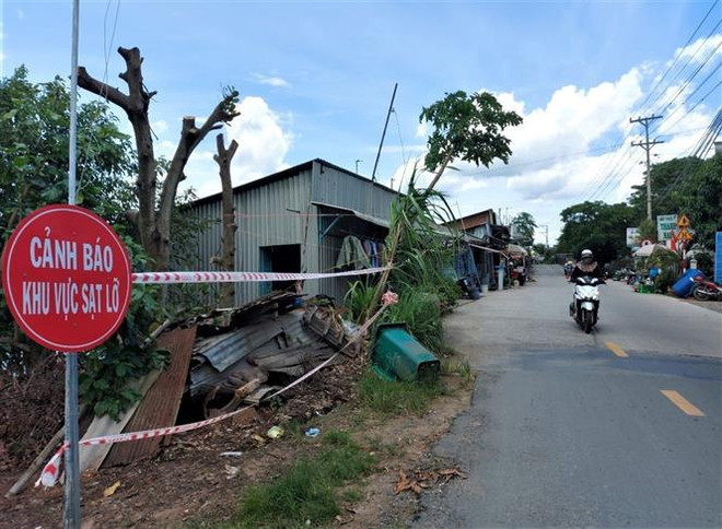 An Giang: Sạt lở nghiêm trọng xảy ra tại hai khu bờ rạch ảnh 1