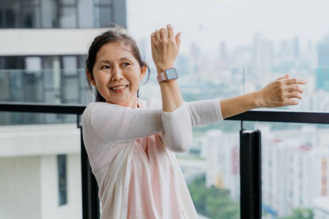Tập thể dục đều đặn giúp giảm nguy cơ suy giảm trí nhớ. (Ảnh: iStock) phu-nu-trung-nien-tap-the-duc-9755.jpg