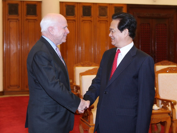 Thủ tướng Nguyễn Tấn Dũng tiếp các thượng nghị sỹ Hoa Kỳ ảnh 1