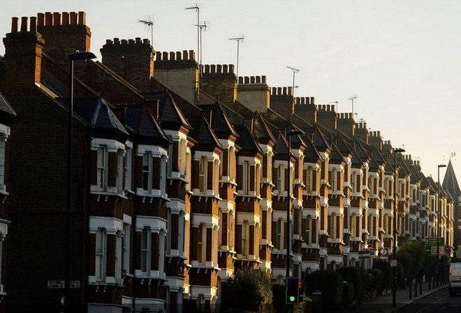 IMF cảnh báo giá nhà đất đe dọa đà phục hồi của kinh tế Anh ảnh 1