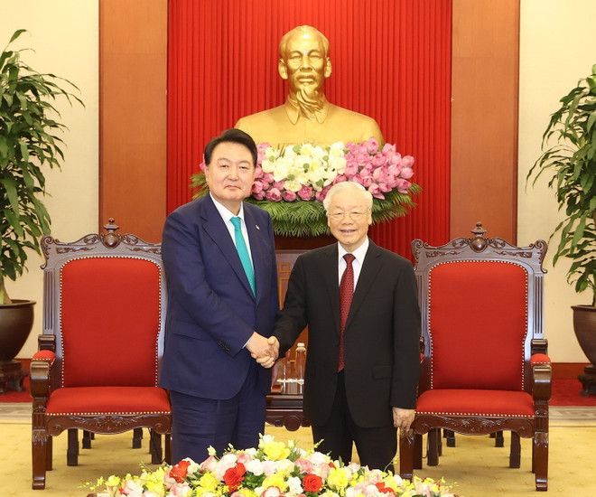 Tổng Bí thư Nguyễn Phú Trọng tiếp Tổng thống Hàn Quốc Yoon Suk Yeol. (Ảnh: Trí Dũng/TTXVN) Tổng Bí thư tiếp Tổng thống Hàn Quốc: Đồng hành để cùng phát triển ảnh 1