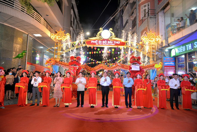 Quảng Ninh khai trương tuyến phố đi bộ Bài Thơ tại Hạ Long ảnh 1