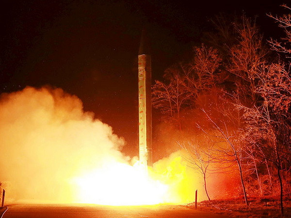 Một trong ba quả tên lửa của Triều Tiên đã phát nổ do trục trặc ảnh 1