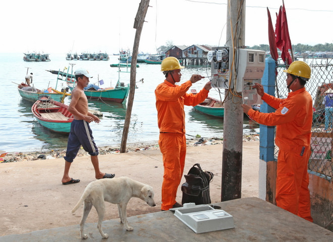 Khánh thành tuyến cáp ngầm vượt biển đưa điện ra xã đảo Thạnh An ảnh 1