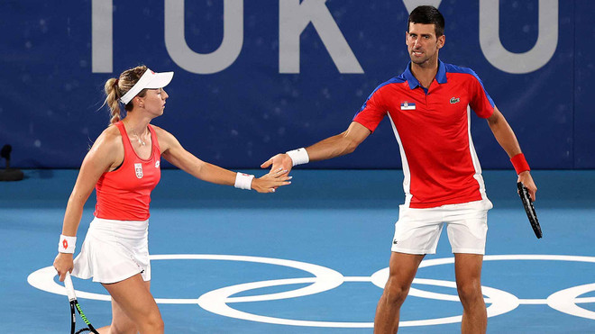 Djokovic chỉ còn cơ hội giành HCV ở nội dung đôi nam nữ cùng Stojanovic. (Nguồn: tennisworldusa) Alexander Zverev khiến Novak Djokovic vỡ mộng 'Golden Slam' ảnh 2