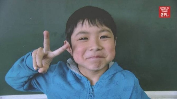 Cậu bé bị bố mẹ bỏ lại trong rừng có gấu xám vẫn sống sót thần kỳ ảnh 1