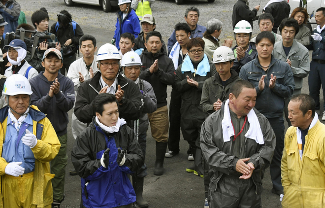 Cậu bé bị bỏ rơi trong rừng chỉ uống nước để sống qua ngày ảnh 2