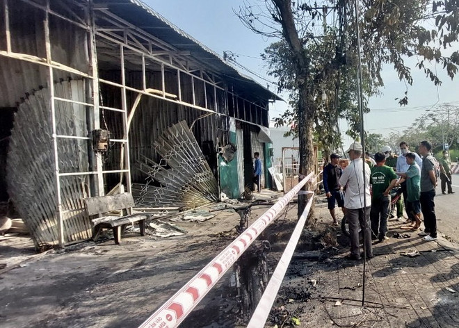 An Giang: Hỏa hoạn lớn khiến 3 căn nhà bị thiêu rụi hoàn toàn ảnh 2