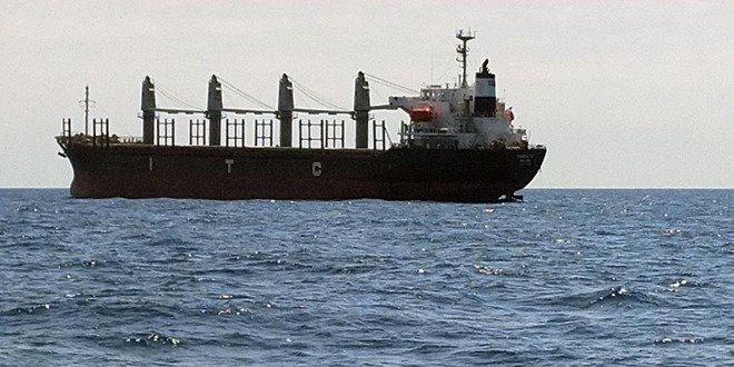 Nghệ An: Tàu cứu nạn đưa 7 ngư dân vụ chìm tàu vào đất liền ảnh 1