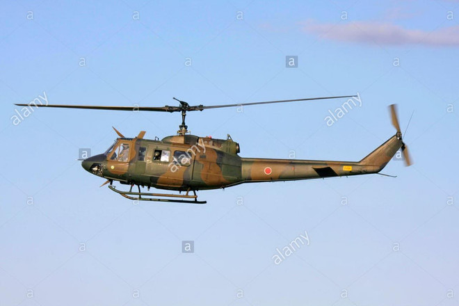 Máy bay trực thăng quân sự UH-1J của Nhật Bản bị rơi gãy làm đôi ảnh 1