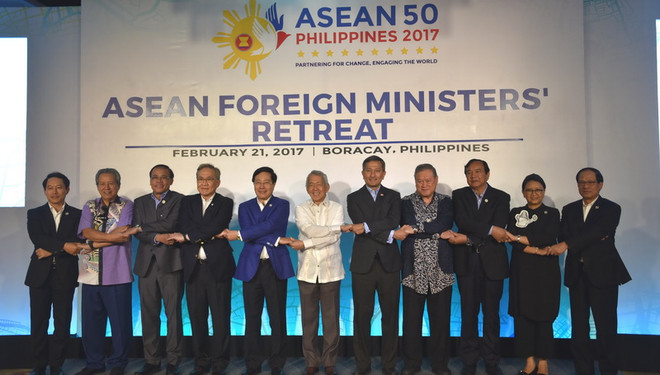 Hội nghị hẹp Bộ trưởng Ngoại giao ASEAN bàn nhiều vấn đề nóng ảnh 1