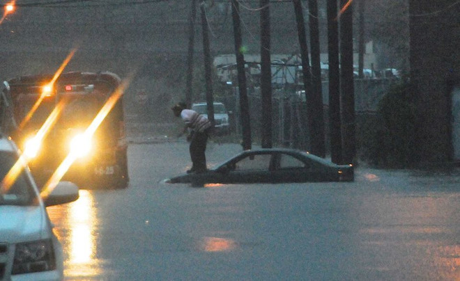 Chùm ảnh cảnh ngập lụt sau cơn mưa lớn kỷ lục tại nước Mỹ ảnh 15