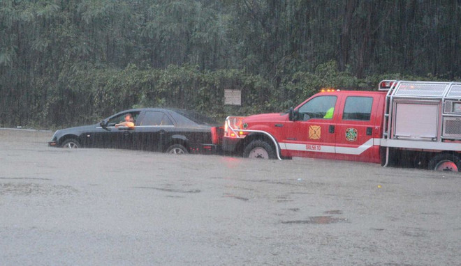 Chùm ảnh cảnh ngập lụt sau cơn mưa lớn kỷ lục tại nước Mỹ ảnh 14