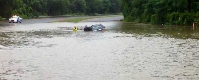 Chùm ảnh cảnh ngập lụt sau cơn mưa lớn kỷ lục tại nước Mỹ ảnh 12