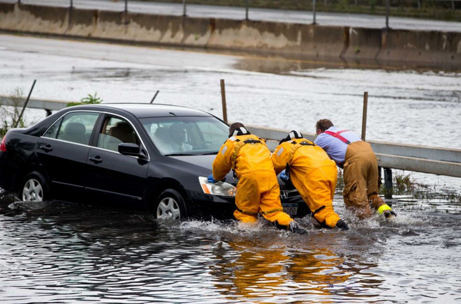 Chùm ảnh cảnh ngập lụt sau cơn mưa lớn kỷ lục tại nước Mỹ ảnh 8