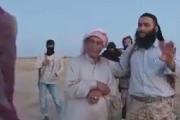 Cô gái bị người cha nhẫn tâm ném đá đến chết vì tội ngoại tình ảnh 1