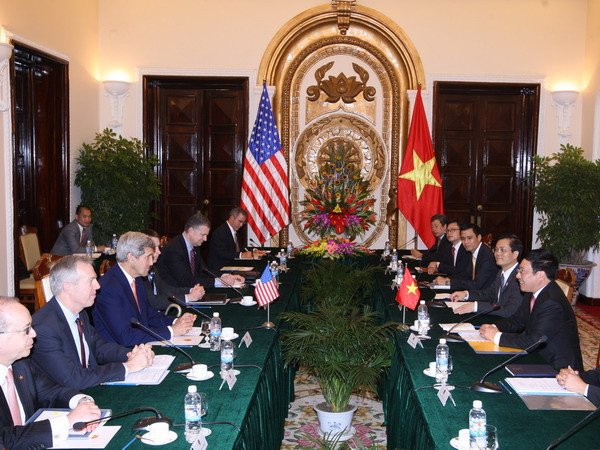 Ngoại trưởng Kerry trả lời báo chí về kết quả chuyến thăm Việt Nam ảnh 1