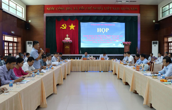 Quang cảnh cuộc họp. (Ảnh: Công Phong/TTXVN) ttxvn_tinh_dong_nai_lam_viec_ve_tien_do_gpmb_cao_toc_bien_hoa_–_vung_tau_1304-2.jpg
