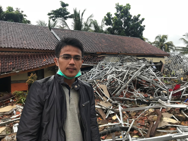 Indonesia: Khách sạn Stefanie kín khách khi bị sóng đánh sập ảnh 1