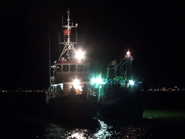 Kịp thời đưa thuyền viên bị nạn trên vùng biển Hoàng Sa về đất liền ảnh 1