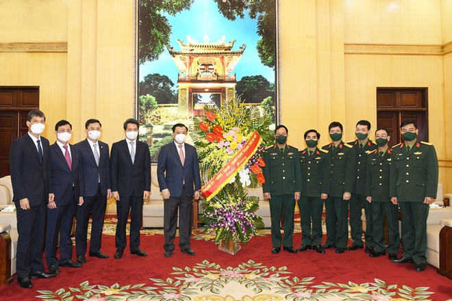 Bí thư Thành ủy Hà Nội Đinh Tiến Dũng thăm, chúc mừng cán bộ, chiến sỹ Bộ tư lệnh Thủ đô. (Nguồn: qdnd.vn) Bí thư Thành ủy HN: Phát huy phẩm chất, hình ảnh người chiến sỹ Thủ đô ảnh 1