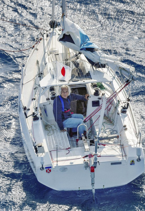 Người nhiều tuổi nhất thế giới một mình lái thuyền buồm vượt TBD ảnh 2