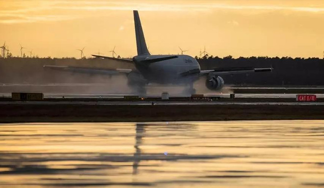 Dịch viêm đường hô hấp cấp nCoV: Máy bay sơ tán từ Vũ Hán về tới Đức ảnh 1