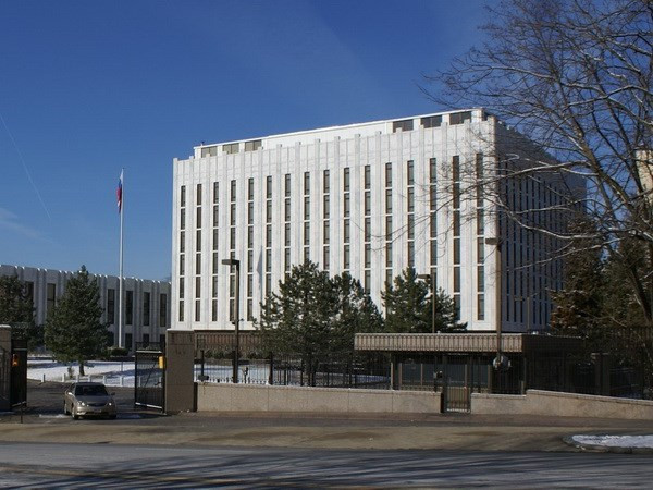 Máy bay chở những nhà ngoại giao Nga bị trục xuất đã rời khỏi Mỹ ảnh 1