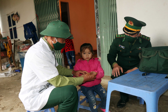 Những thầy thuốc mang quân hàm xanh nơi biên cương Sơn La ảnh 4