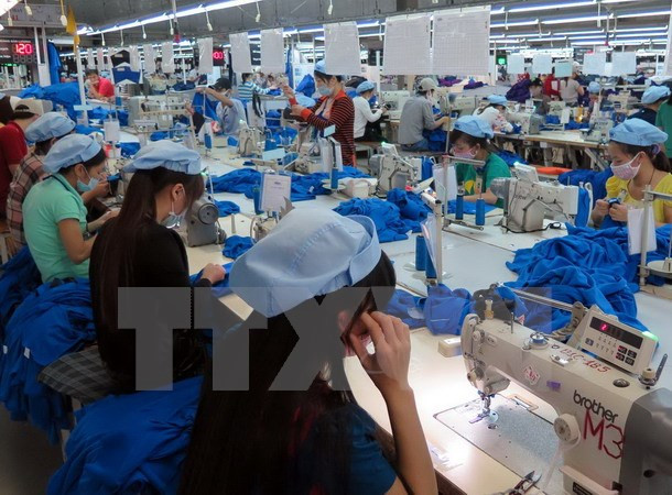 Thuế nhập khẩu nguyên liệu đầu vào phục vụ dệt may sẽ được cắt giảm về 0%. (Ảnh: Quốc Việt/TTXVN) Sự kiện trong nước tuần 17-23/10: Tai nạn máy bay và bê bối nước mắm ảnh 4