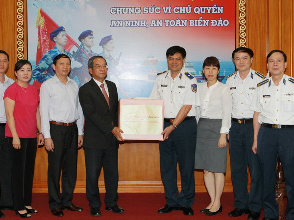 Chủ tịch nước tặng quà, động viên Cảnh sát biển và Kiểm ngư Việt Nam ảnh 1