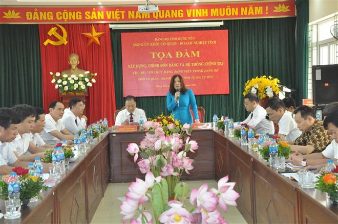 Chia sẻ kinh nghiệm xây dựng, chỉnh đốn Đảng trong khối cơ quan - doanh nghiệp tỉnh Hưng Yên. (Ảnh minh họa: Mai Ngoan/TTXVN) Phát huy vai trò tổ chức Đảng ở cơ sở trong phòng, chống tham nhũng ảnh 1