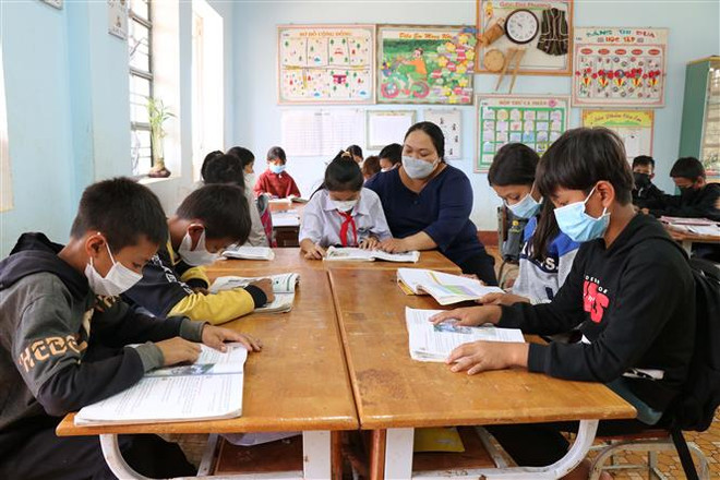 Học sinh trường Tiểu học Ia Ka, huyện Chư Păh, Gia Lai. (Ảnh: Hồng Điệp/TTXVN) Gia Lai: Hết học trực tuyến, 14.000 học sinh vẫn chờ hỗ trợ máy tính ảnh 2