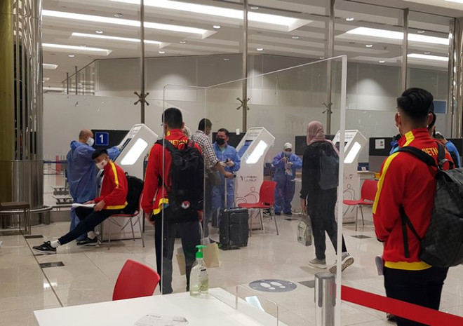 Tuyển Việt Nam đặt chân đến UAE, sẵn sàng đối đầu tuyển Trung Quốc ảnh 3