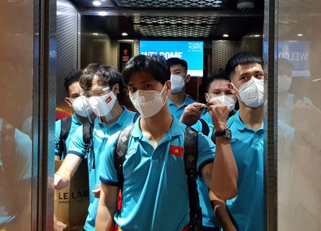 Tuyển Việt Nam đặt chân đến UAE, sẵn sàng đối đầu tuyển Trung Quốc ảnh 4