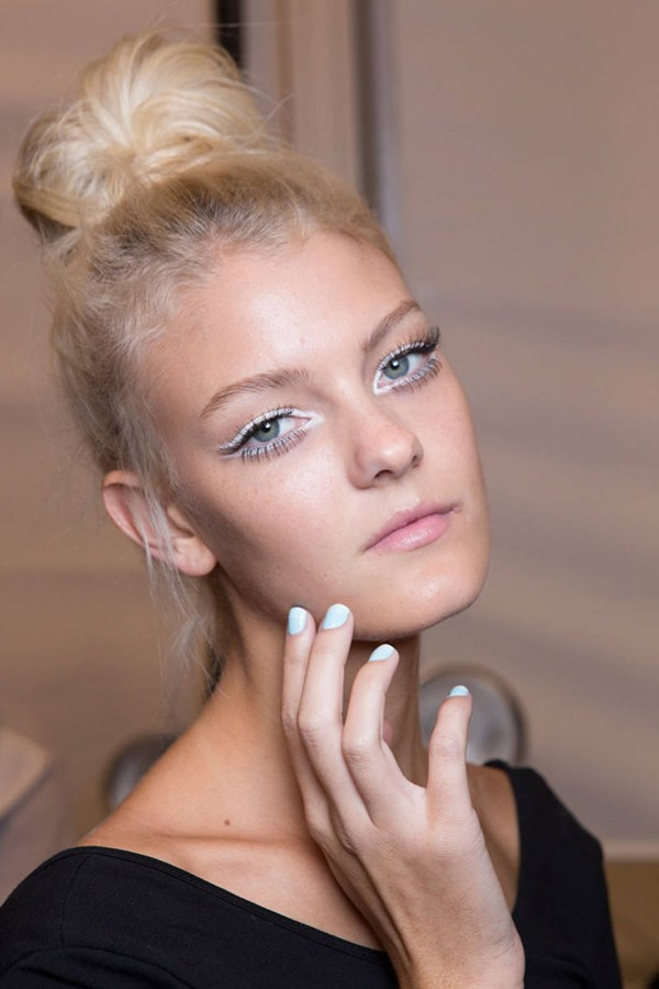 Tóc tết và tóc búi chiếm lĩnh sàn diễn thời trang Thu Đông 2014 ảnh 16