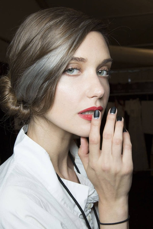 Tóc tết và tóc búi chiếm lĩnh sàn diễn thời trang Thu Đông 2014 ảnh 11