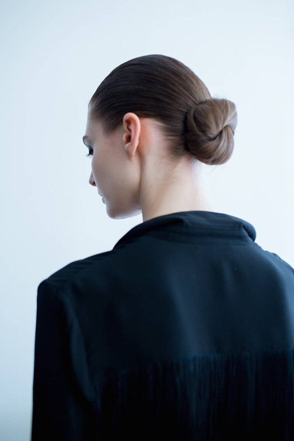Tóc tết và tóc búi chiếm lĩnh sàn diễn thời trang Thu Đông 2014 ảnh 12