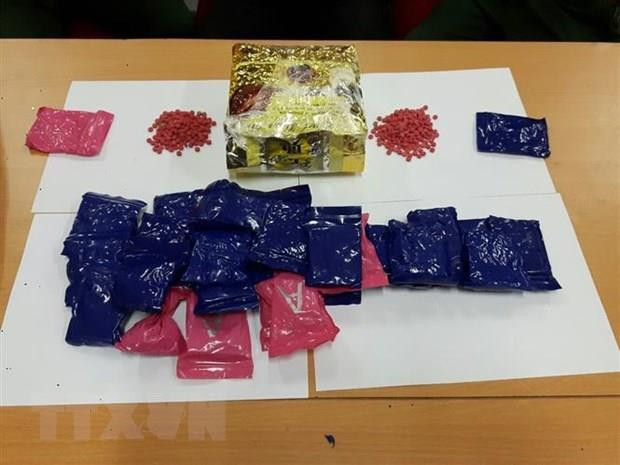 Bắt đối tượng vận chuyển 1.800 viên ma túy tổng hợp từ Lào về ảnh 1