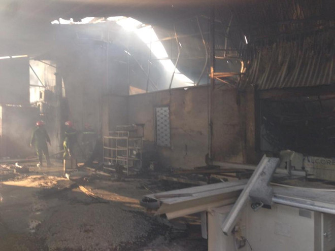 Khống chế thành công đám cháy tại các xưởng trong Công ty Lâm sản ảnh 1