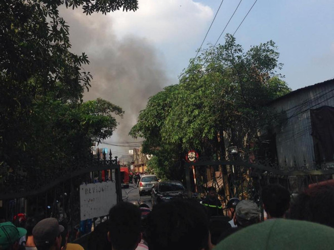 Hà Nội: Cháy lớn tại nhiều xưởng trong Công ty Lâm sản ở Đại Từ ảnh 1