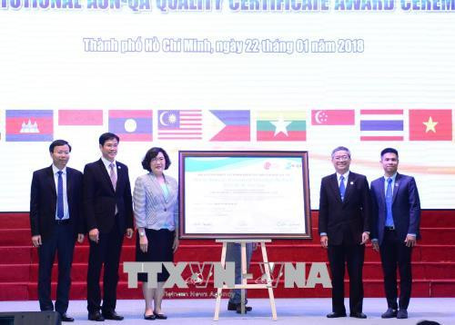 Trường thứ 2 cả nước đạt chuẩn kiểm định chất lượng AUN-QA ảnh 1