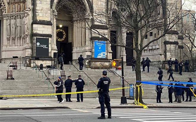Thủ phạm trong vụ xả súng bên ngoài nhà thờ tại New York tử vong ảnh 1