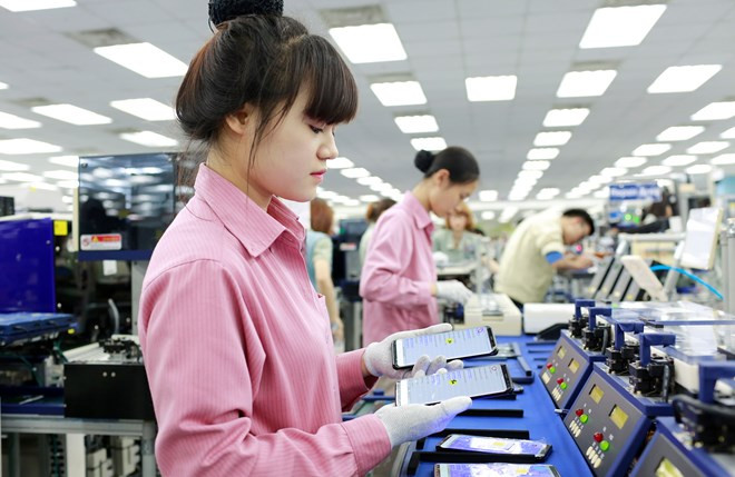 Dây chuyền sản xuất điện thoại của Samsung Việt Nam. (Nguồn: SEVT) Tổng đầu tư của Samsung tại Việt Nam tăng 26 lần trong 10 năm ảnh 2