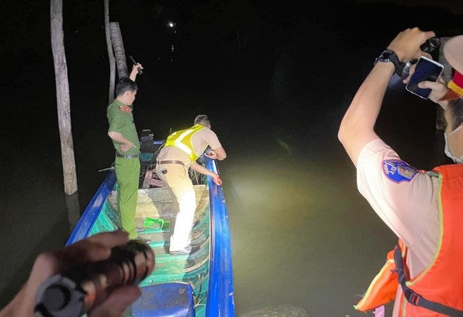 Đồng Nai: Va chạm xuồng máy trên sông Đồng Kho, 1 người mất tích ảnh 1
