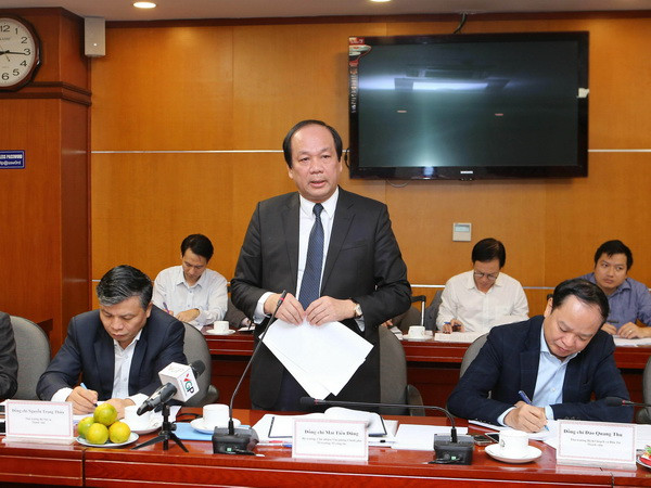 Ông Mai Tiến Dũng, Ủy viên Trung ương Đảng, Bộ trưởng, Chủ nhiệm Văn phòng Chính phủ, Tổ trưởng Tổ công tác của Thủ tướng Chính phủ phát biểu. (Ảnh: Doãn Tấn/TTXVN) Bộ trưởng trả lời về việc bổ nhiệm lái xe làm tham tán thương mại ảnh 1