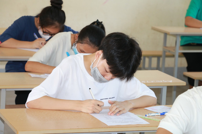 Thành phố Hồ Chí Minh công bố điểm chuẩn vào lớp 10 chuyên, tích hợp ảnh 1