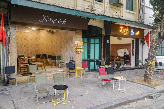 [Photo] COVID-19 khiến phố đi bộ Hồ Gươm vắng vẻ chiều cuối tuần ảnh 9