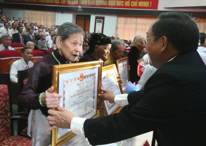 TT-Huế: Phong tặng, truy tặng danh hiệu 176 Mẹ Việt Nam Anh hùng ảnh 1